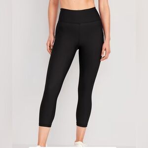 Old Navy Women’s Powersoft High-Waisted Cropped Leggings